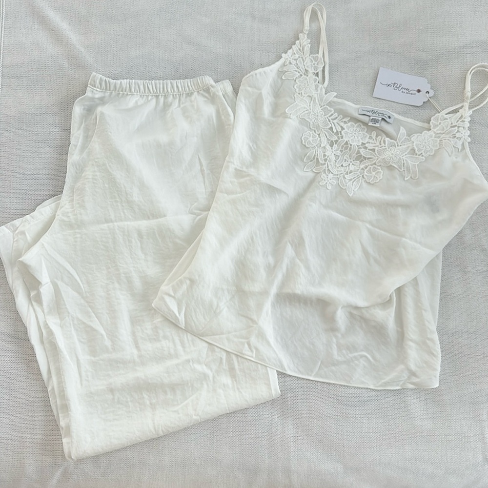 NWT! In Bloom by Jonquil Two Piece Lingerie/Sleepwear Set